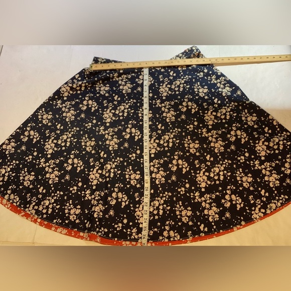 Reversible handmade skirt blue/white floral or red/white floral.with 34” waist. - Picture 4 of 4